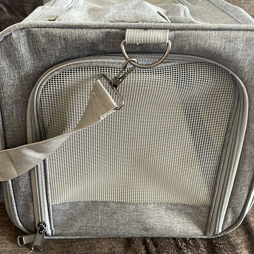 EUC~Small Gray Pet Carrier With Multiple Openings/Removable Pad & Leash Holder - Picture 9 of 15